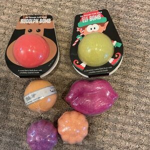 Bundle of Da Bomb Fun Size Bath Bomb Set - Rudolph and Elf bath bomb fizzies spa